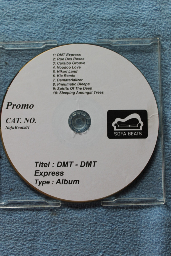 Digital Mystery Tour – DMT Express – Sofa / Iboga